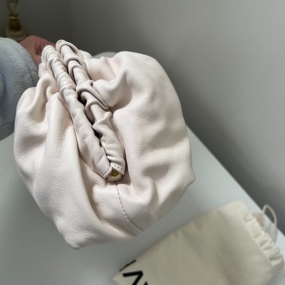 Mansur Gavriel Cloud Clutch, large size in light beige colour (NWOT) - Picture 7 of 16